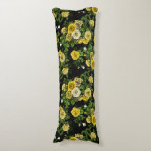 黄色と緑のバラに隠れている ボディピロー (正面縦)