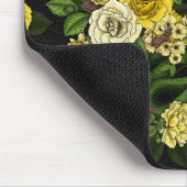 黄色と緑のバラに隠れている マウスパッド (コーナー)