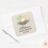 黄色と緑のベビーの鳥の巣 |赤ちゃんシャワー スクエアシール (封筒)