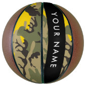 黄色と緑の迷彩自分の名前をパーソナライズ バスケットボール (縦)