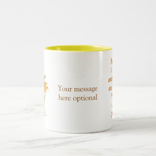 黄色と茶色のタイガーリリーとことわざMug ツートーンマグカップ (中央)