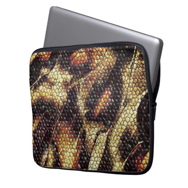 黄色と茶色の染みを持つ爬虫類の革？ ラップトップスリーブ (正面左)