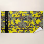 黄色と茶色の迷彩自分の名前をパーソナライズ ビーチタオル (正面)