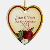 黄色と赤いハート新しい結婚初めてのクリスマス セラミックオーナメント (右)
