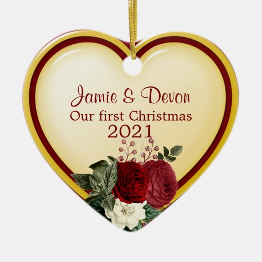 黄色と赤いハート新しい結婚初めてのクリスマス セラミックオーナメント (正面)