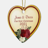 黄色と赤いハート新しい結婚初めてのクリスマス セラミックオーナメント (左)