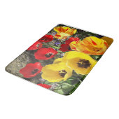 黄色と赤のチューリップ バスマット (アングル)