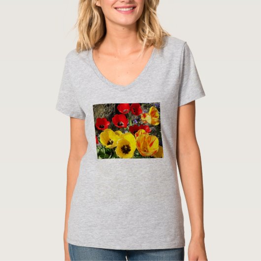 黄色と赤のチューリップ Tシャツ (正面)