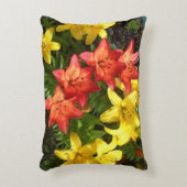 黄色と赤のユリの写真のデザイン アクセントクッション (正面(垂直))