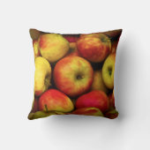 黄色と赤のリンゴのブッシェルの写真 クッション (裏面)
