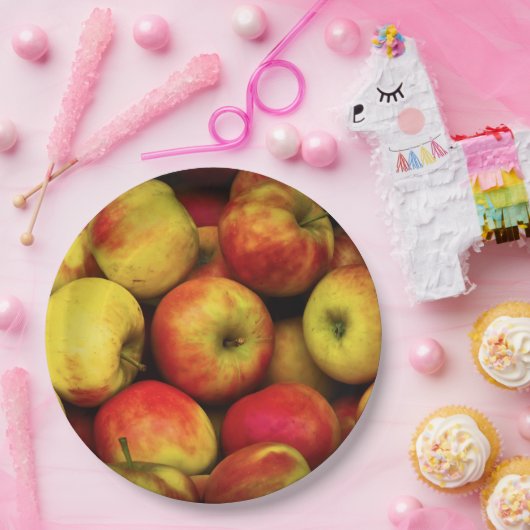 黄色と赤のリンゴのブッシェルの写真 ペーパープレート (パーティー)