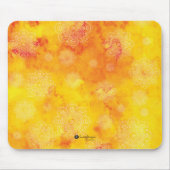黄色と赤の汚れの背景にマンダラ マウスパッド (正面)
