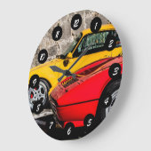 黄色と赤の高級車 ラージ壁時計 (傾斜)