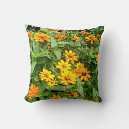 黄色と金ゴールドジニアスの花の枕。 クッション