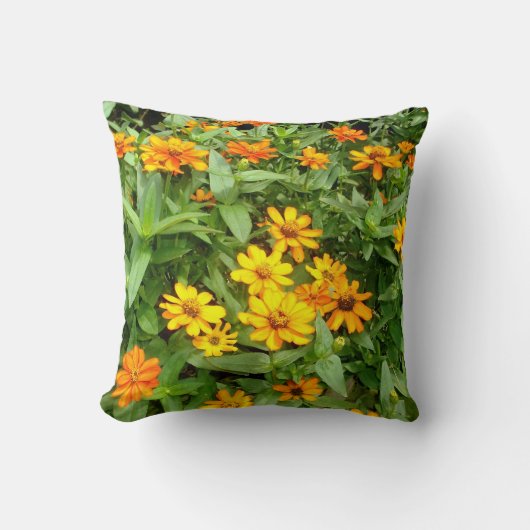 黄色と金ゴールドジニアスの花の枕。 クッション (正面)