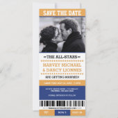 黄色と青のスポーツチケット日付の保存 招待状 (正面)