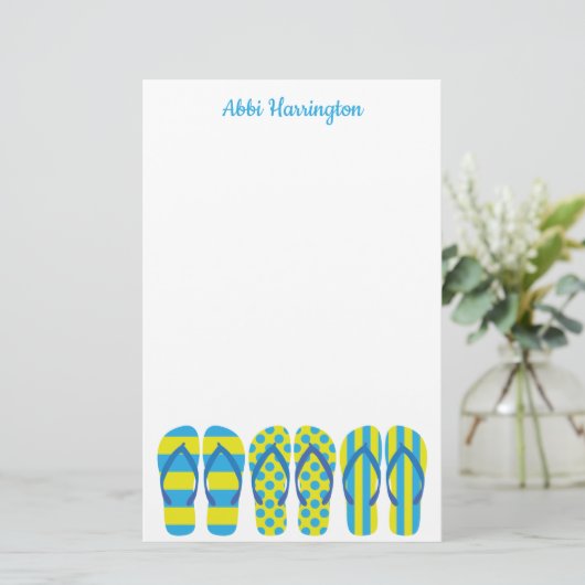 黄色と青のビーチサンダルのパーソナライズされた文房具 便箋 (スタンド正面)