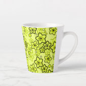 黄色と黒い明るいネオンの花パターン カフェラテマグ (右)