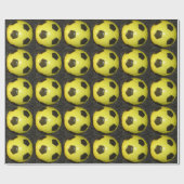 黄色と黒のフットボール。 ラッピングペーパー (フラット)