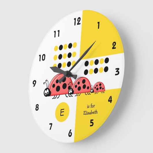 黄色と黒の子供のレディバードの名前 ラージ壁時計 (傾斜)