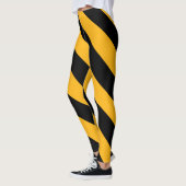 黄色と黒の対角線のストライプ レギンス (左)