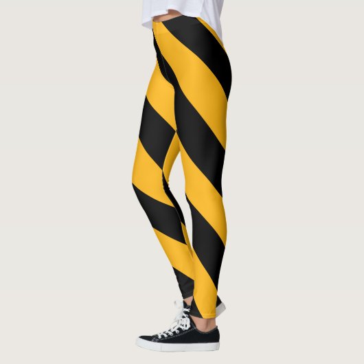 黄色と黒の対角線のストライプ レギンス (左)