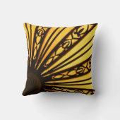 黄色と黒の日が差すこと クッション (裏面)