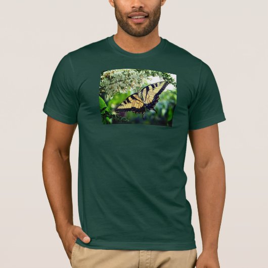 黄色と黒の翼を持つ蝶 Tシャツ (正面)
