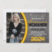 黄色と黒の黒板の卒業発表 招待状 (正面)