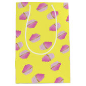 黄色にピンクのイチゴのカップケーキ ミディアムペーパーバッグ (正面)