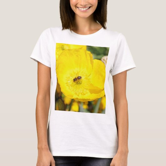 黄色に染まる蜂 Tシャツ (正面)