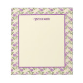 黄色に紫のクワ淡い色のイパーソナライズされたレ ノートパッド (正面)