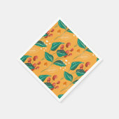 黄色に赤いベリーと葉緑の模様 スタンダードカクテルナプキン (角)