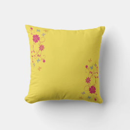 黄色のお洒落フローラと蝶のアクセント クッション