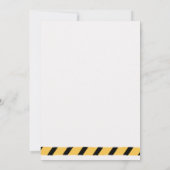 黄色のかわいい建設トラックの男の子の2歳の誕生日 招待状 (裏面)