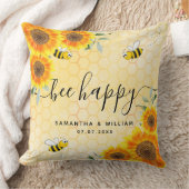 黄色のひまわりと蜂のラスティックな結婚式のカップル クッション (ブランケット)