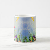 黄色のよくはしゃぐ月明かりの水色のピンクの妖精 コーヒーマグカップ (中央)