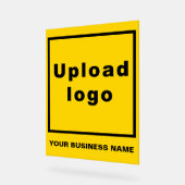 黄色のアクリルの看板に事業名とロゴ アクリルサイン (傾斜)