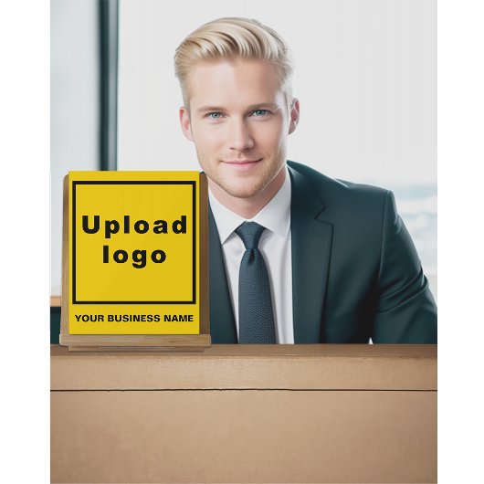 黄色のアクリルの看板に事業名とロゴ アクリルサイン