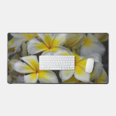 黄色のアメリカの花、プルメリア写真 デスクマット (キーボード&マウス)