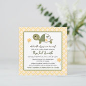 黄色のオムツを履いたカメの赤ちゃんのシャワー招待状 招待状 (スタンド正面)