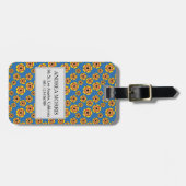黄色のオレンジ色の花のパターンをパーソナライズ ラゲッジタグ (正面横)