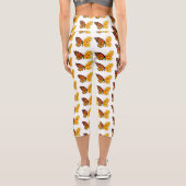 黄色のカリフォルニアポピーを持つ花蝶 カプリレギンス (裏面)