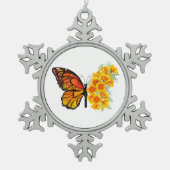 黄色のカリフォルニアポピーを持つ花蝶 スノーフレークピューターオーナメント (正面)