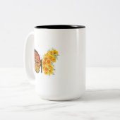 黄色のカリフォルニアポピーを持つ花蝶 ツートーンマグカップ (正面左)