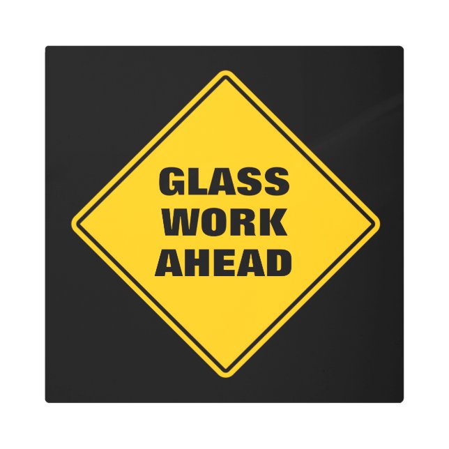 黄色のガラスの前方クラシック道路標識 メタルプリント (正面)