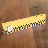 黄色のキャブ市松模様にパターン デスクネームプレート (側面)