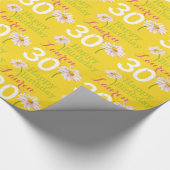 黄色のギフトラップという，30歳のデイジーの花 ラッピングペーパー (角)