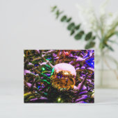 黄色のクリスマスオーナメントボール ポストカード (スタンド正面)