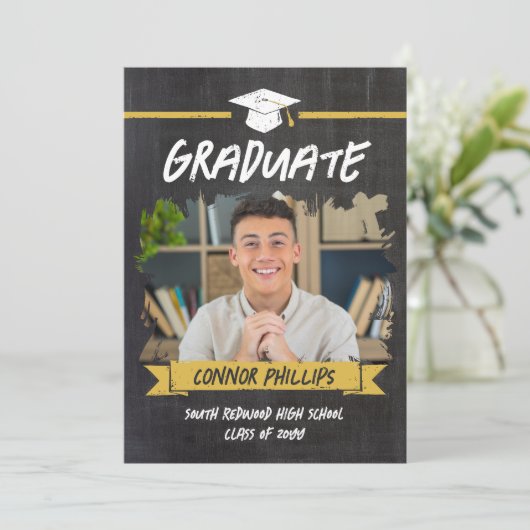 黄色のクール黒板の卒業写真 案内状 (スタンド正面)